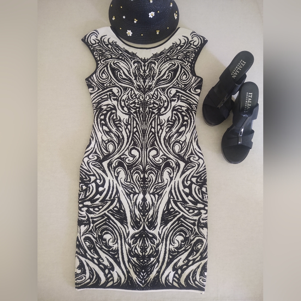 RVN Fitted 👗Dress~ Black & White Textured 🔲 Geometric Print~Size: S